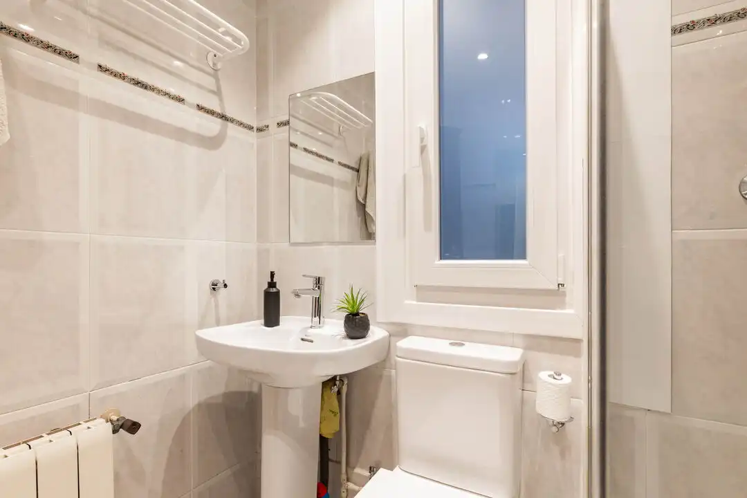 Bathroom of Flat for sale in Donostia - San Sebastián   with Heating and Balcony