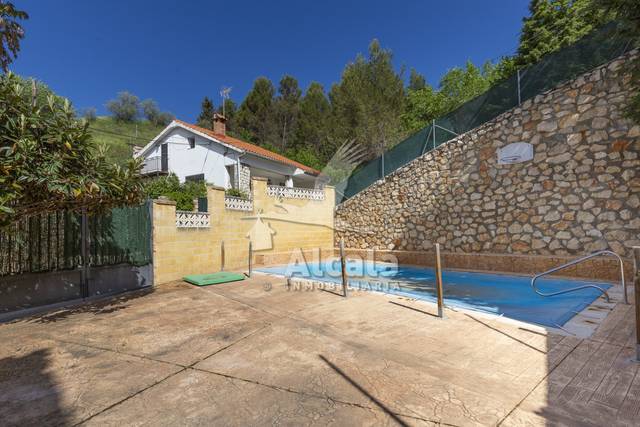 Casa-chalet en Venta en Hontoba