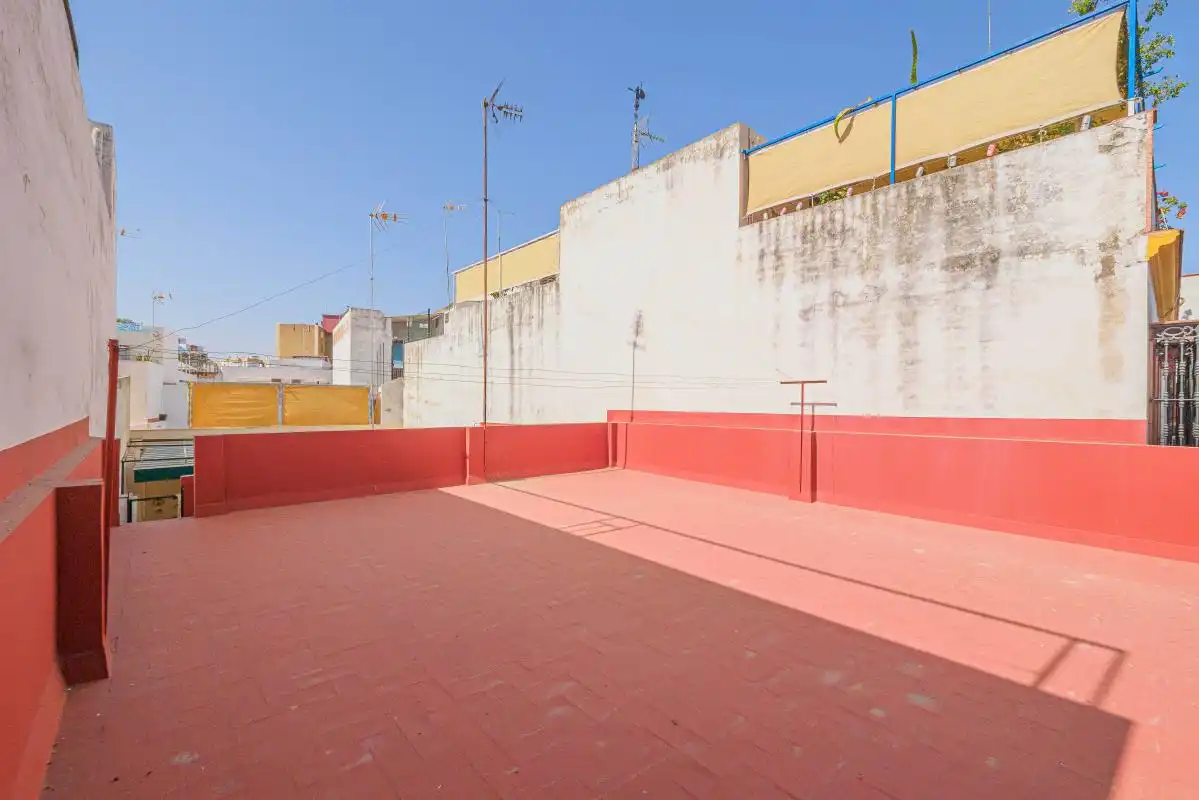 Terrassa de Casa adosada en venda en Sevilla amb Aire condicionat, Calefacció i Jardí privat