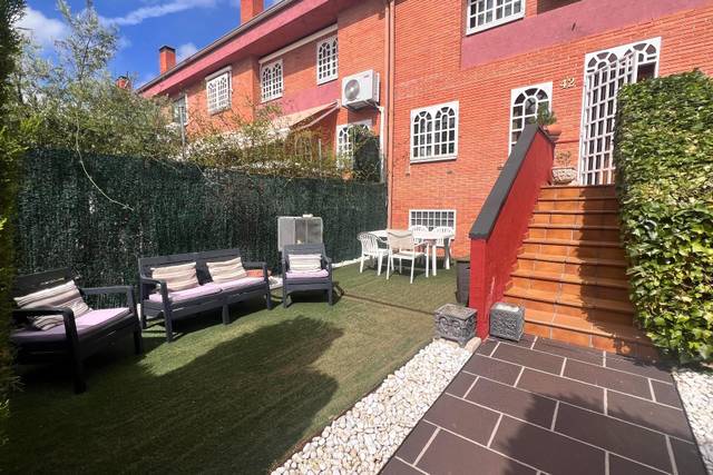 Casa adosada en Venta en Calle Calle del Río Sil en Suroeste - Zona Hospital