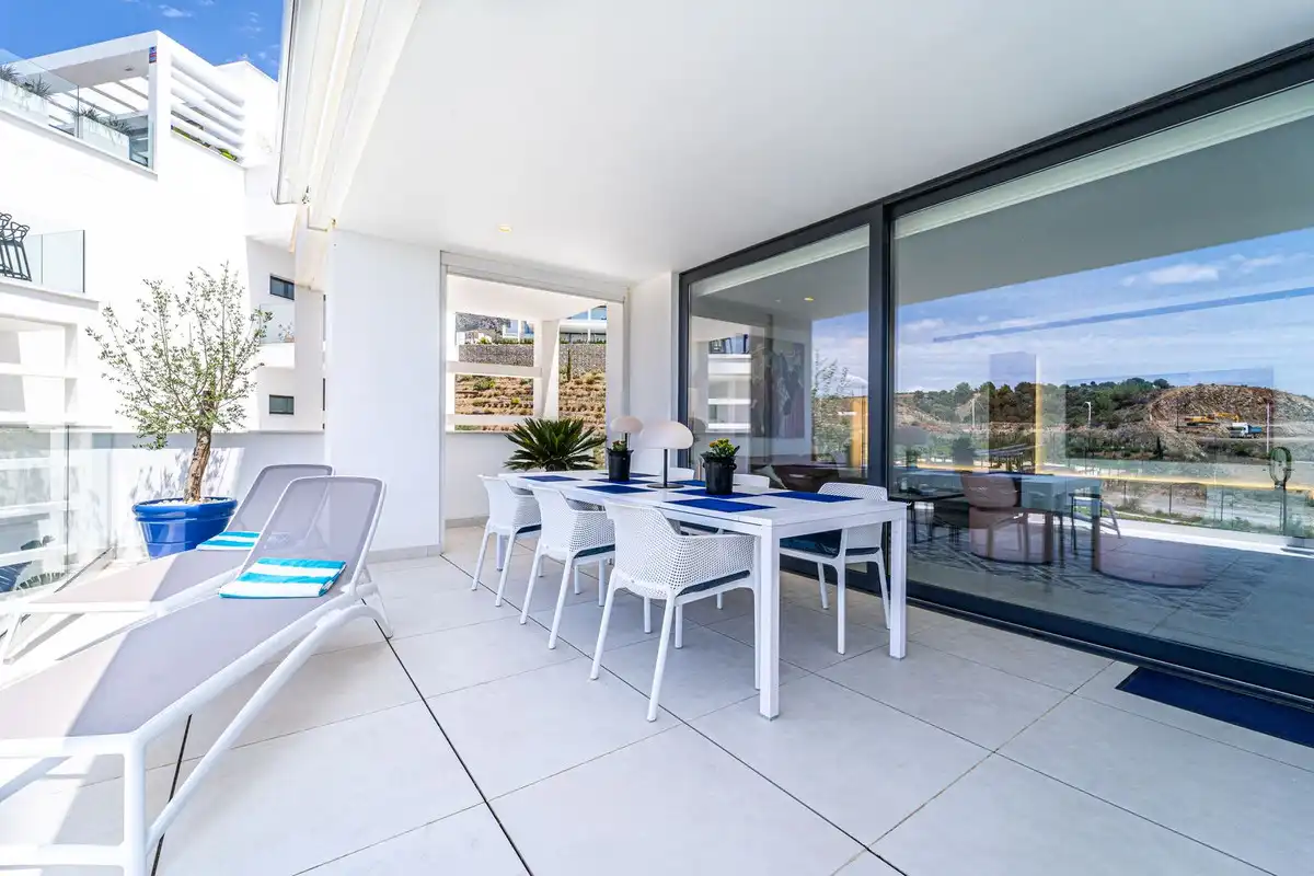 Terraza de Apartamento en venta en Fuengirola con Aire acondicionado, Trastero y Piscina comunitaria