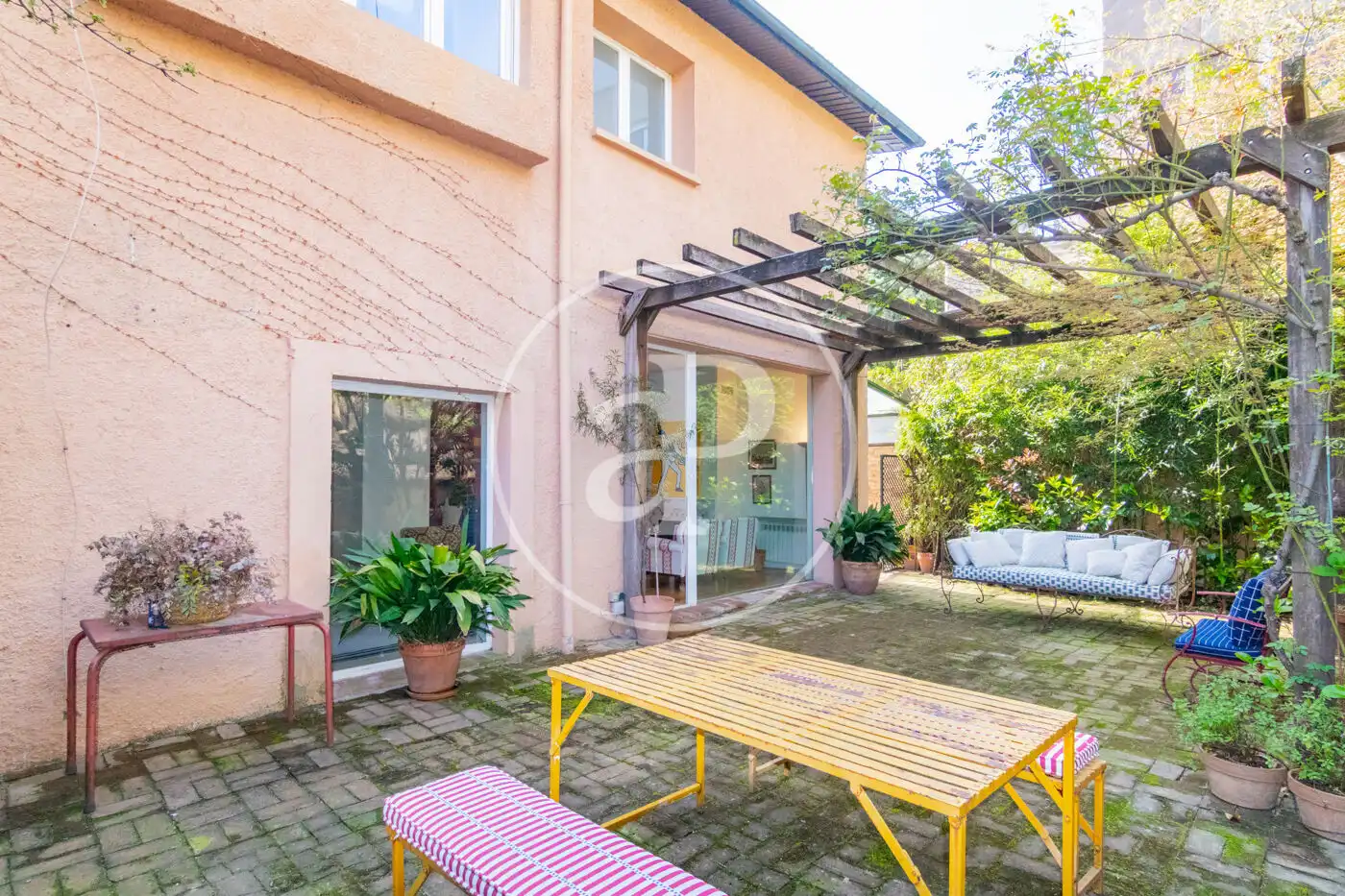 Jardí de Casa o xalet de lloguer en Madrid amb Aire condicionat, Calefacció i Jardí privat