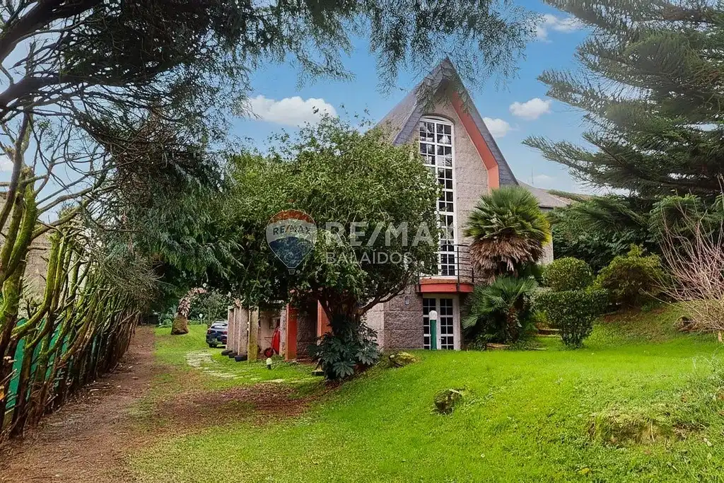 Vista exterior de Casa o chalet en venta en Vigo  con Calefacción, Jardín privado y Parquet