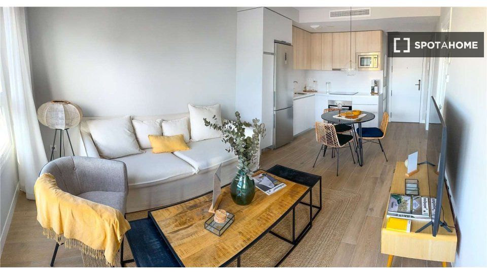 Living room of Flat for rent in  Madrid Capital  with Air Conditioner, Heating and Furnished