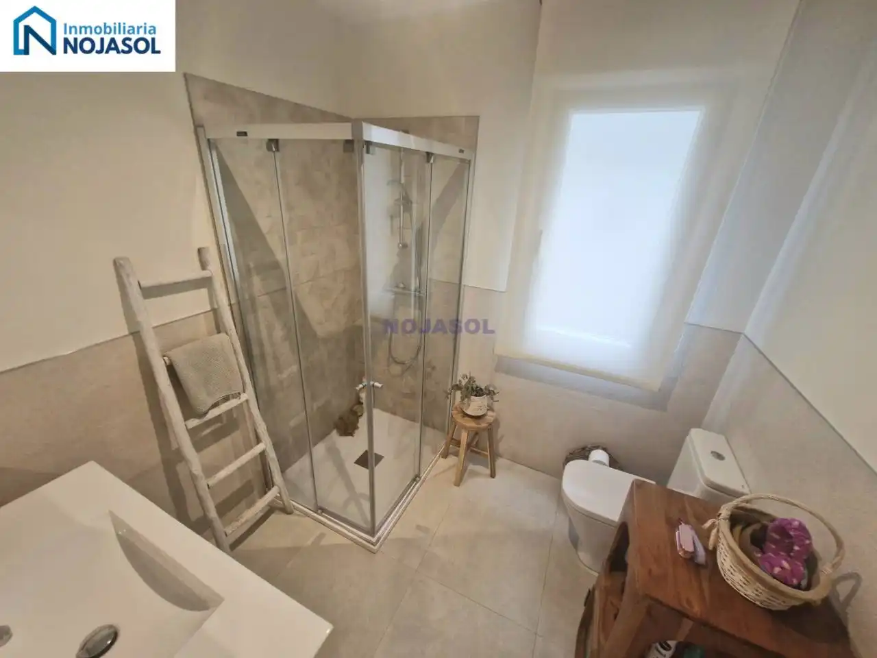 Baño de Piso en venta en Noja con Calefacción, Terraza y Balcón