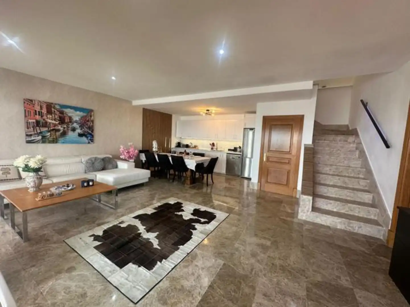 Sala d'estar de Àtic en venda en Marbella amb Aire condicionat, Terrassa i Piscina