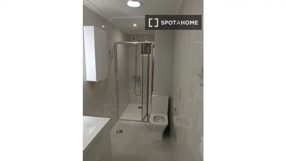 Baño de Apartamento para compartir en Alicante / Alacant con Aire acondicionado, Terraza y Amueblado