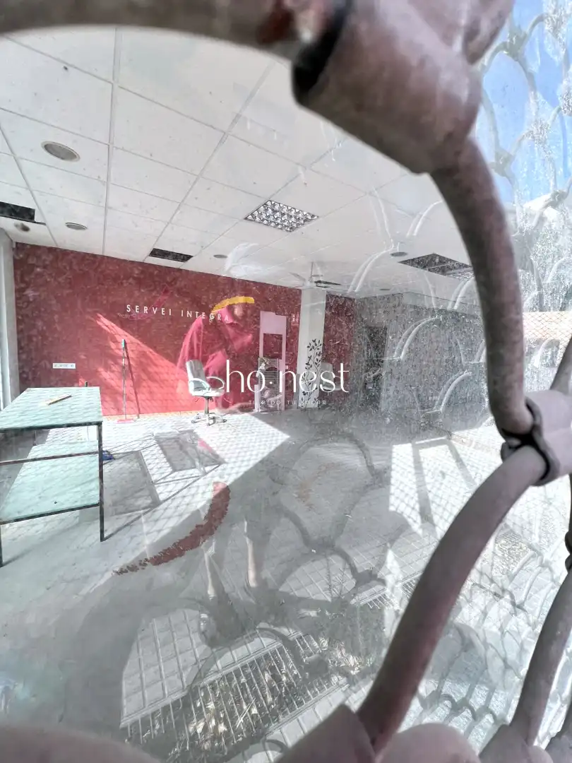 Business premises for sale in Plaça Maria Manent, imagen 2