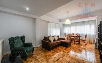 Living room of Flat to rent in  Madrid Capital  with Air Conditioner, Heating and Parquet flooring