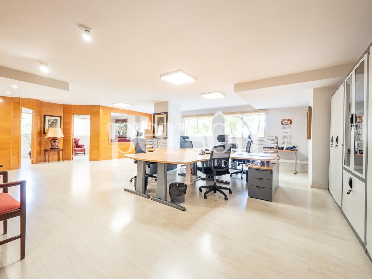 Premises for rent in  Valencia Capital  with Air Conditioner and Furnished