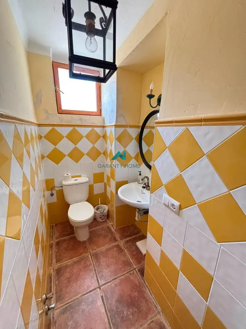 Bathroom of Houses for sale in Martos