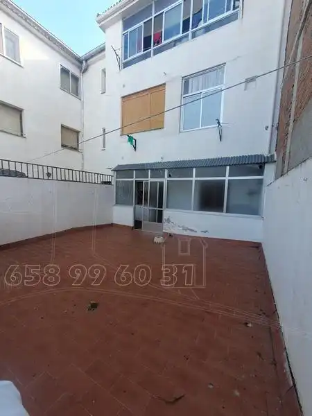 Vista exterior de Pis en venda en Baza amb Calefacció, Terrassa i Moblat