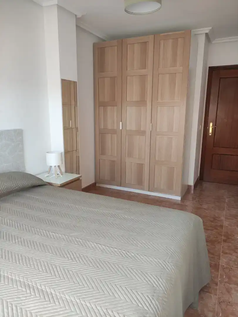 Schlafzimmer von Dachboden zur Miete in Meruelo mit Schwimmbad