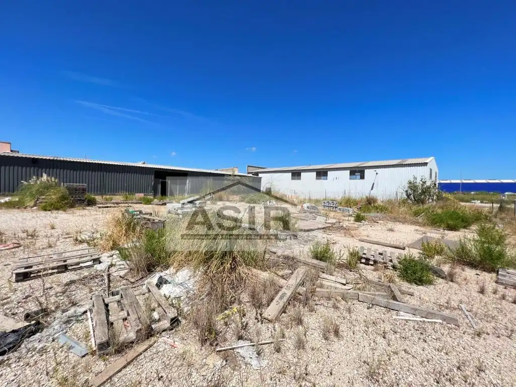 Industrial buildings for rent in Favara