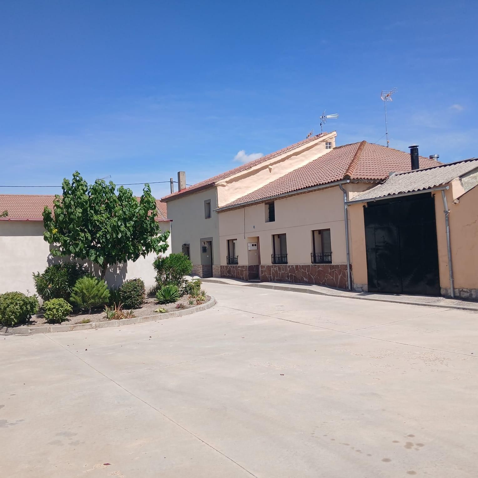 Vista exterior de Casa o xalet en venda en Samboal amb Jardí privat i Traster