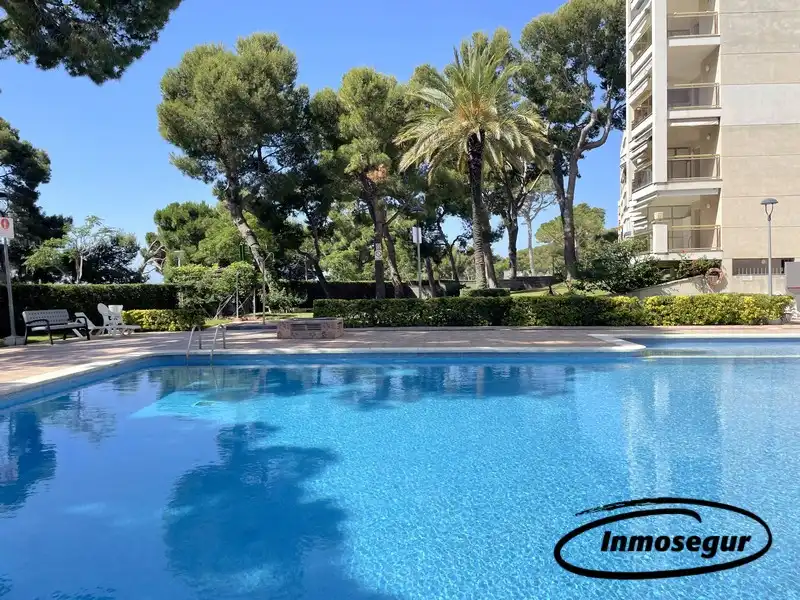 Piscina de Piso en venta en Salou con Terraza, Amueblado y Piscina comunitaria