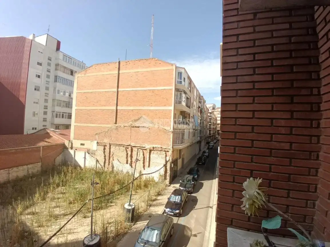 Vista exterior de Pis en venda en Valladolid amb Calefacció, Moblat i Balcó