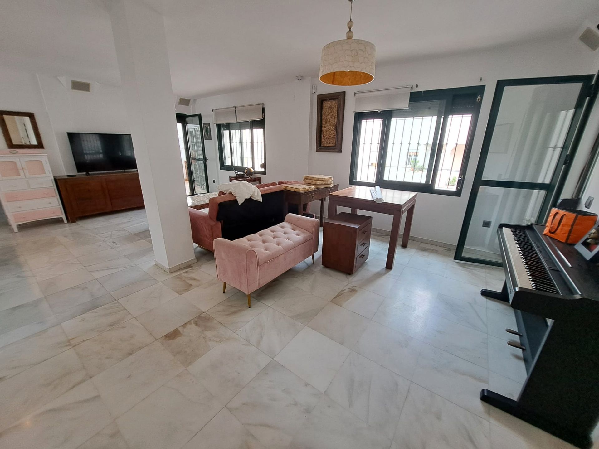 Living room of Flat to rent in Benalmádena  with Air Conditioner, Terrace and Furnished
