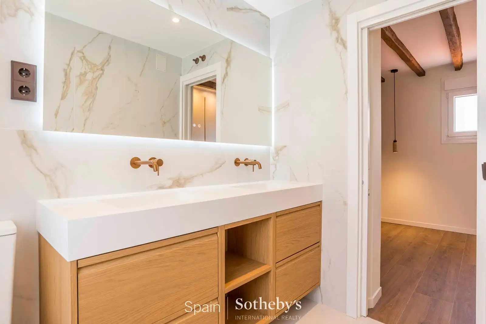 Badezimmer von Wohnungen zum Verkauf in Madrid mit Klimaanlage und Heizung