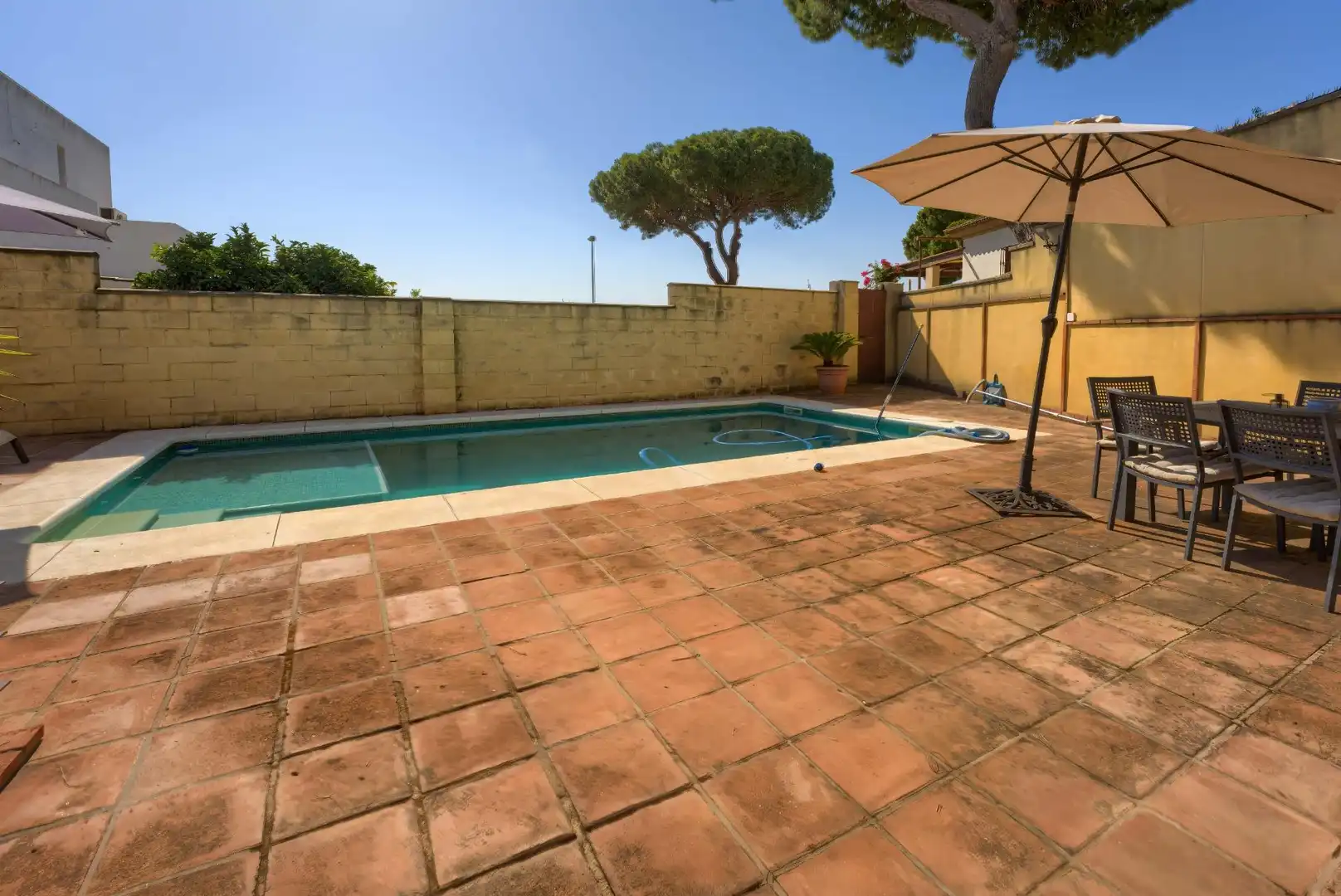 Piscina de Casa o xalet en venda en Alcalá de Guadaira amb Aire condicionat, Calefacció i Jardí privat