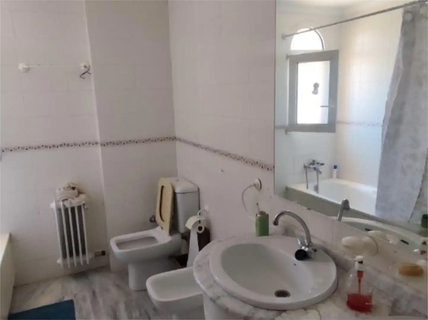 Bathroom of Houses for share in Jun, Granada