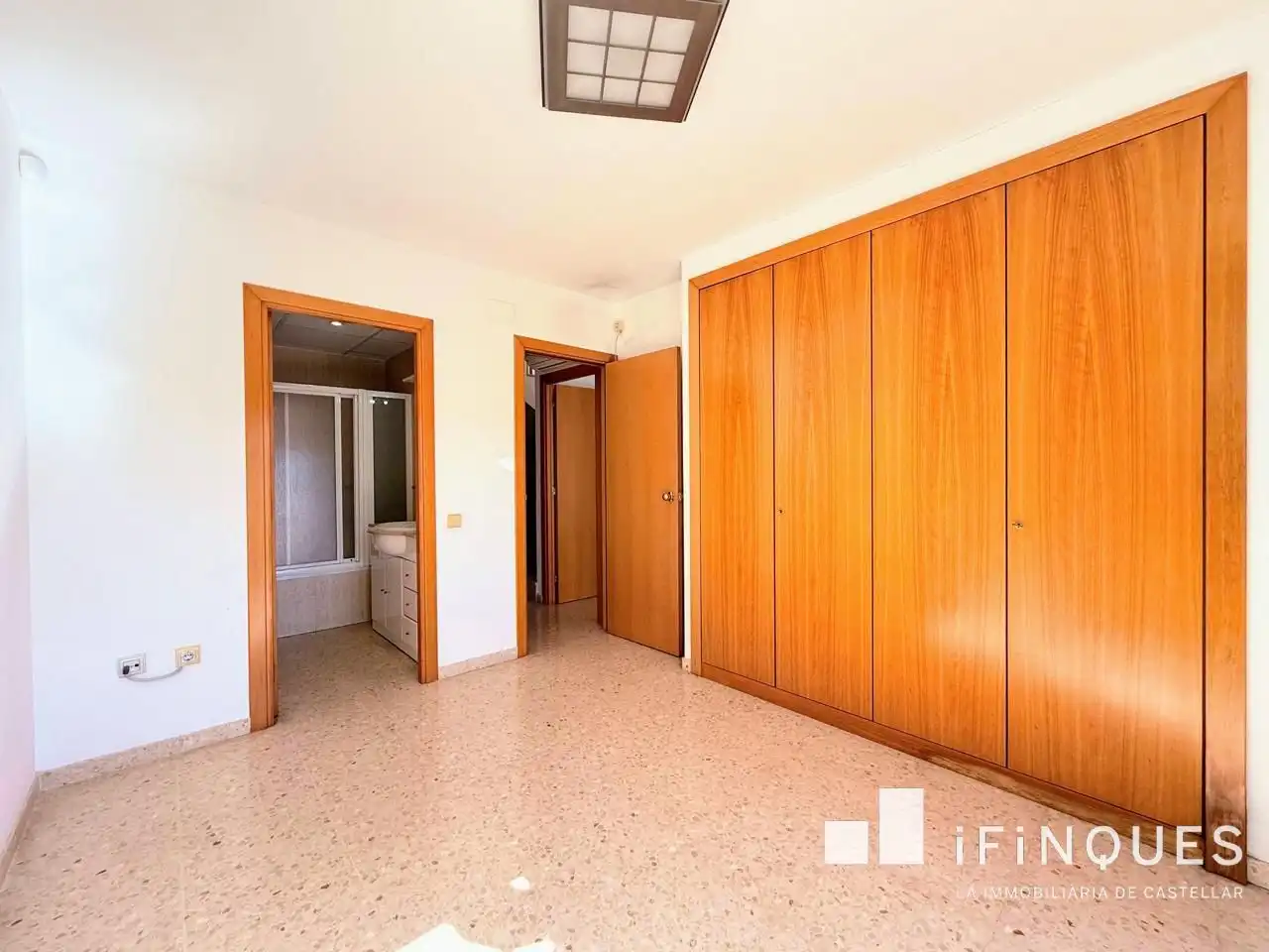 Habitación de Casa o chalet en venta en Castellar del Vallès con Aire acondicionado, Calefacción y Jardín privado