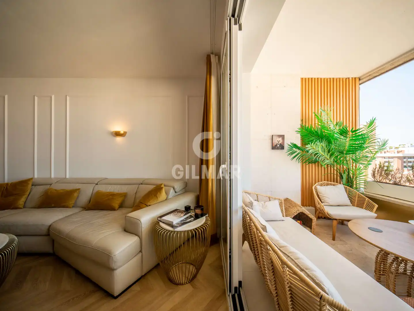 Wohnzimmer von Dachboden zum Verkauf in Madrid mit Heizung, Abstellraum und Balkon
