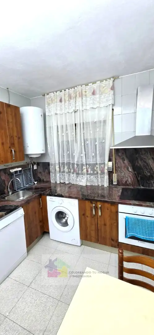 Cuina de Pis de lloguer en Villadangos del Páramo amb Calefacció, Parquet i Moblat