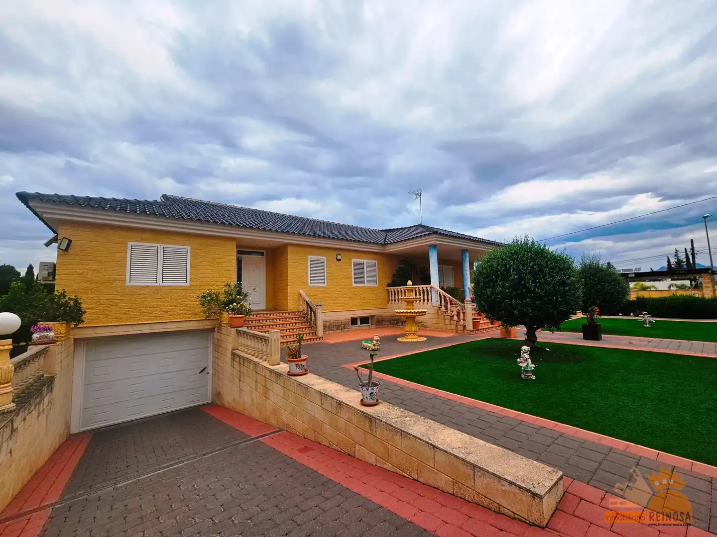 Vista exterior de Casa o xalet en venda en Molina de Segura amb Aire condicionat, Jardí privat i Terrassa