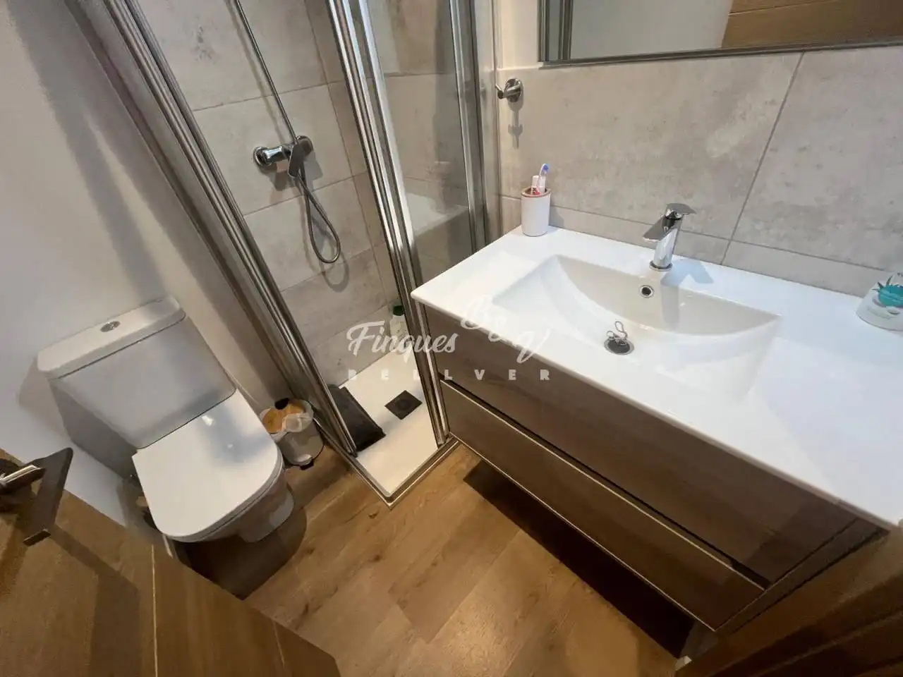 Badezimmer von Wohnungen zum Verkauf in Bellver de Cerdanya mit Klimaanlage, Heizung und Parkett