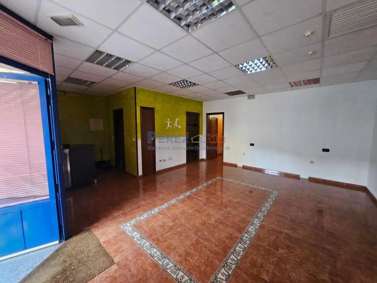Local commercial à vendre à Fene