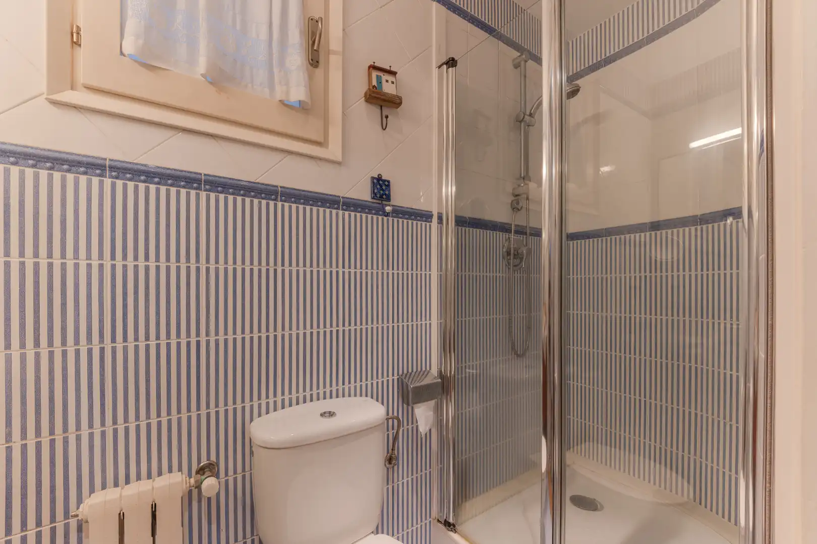 Badezimmer von Wohnung zum Verkauf in Girona mit Heizung und Terrasse