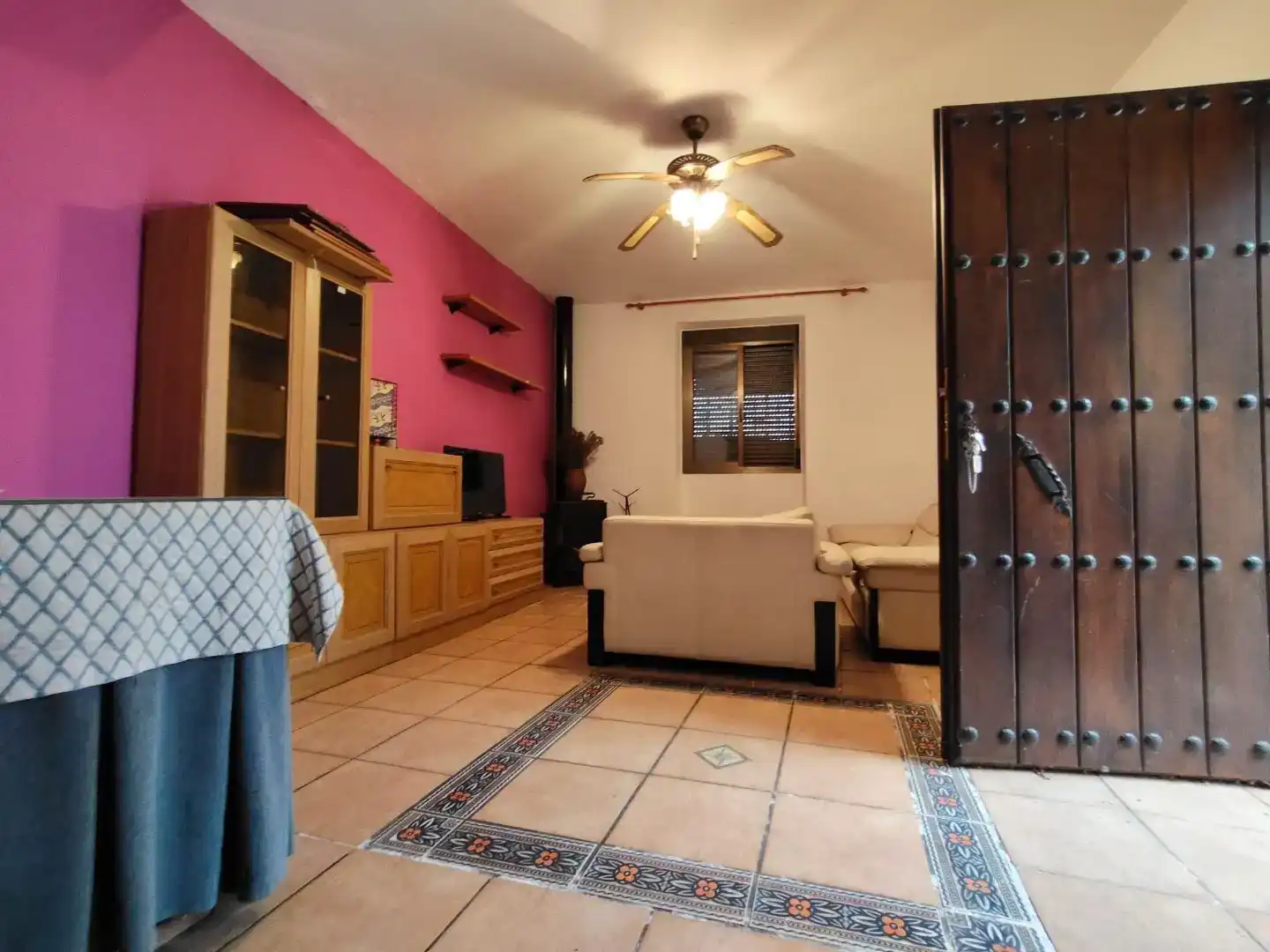 Sala d'estar de Casa o xalet en venda en Benarrabá, Málaga