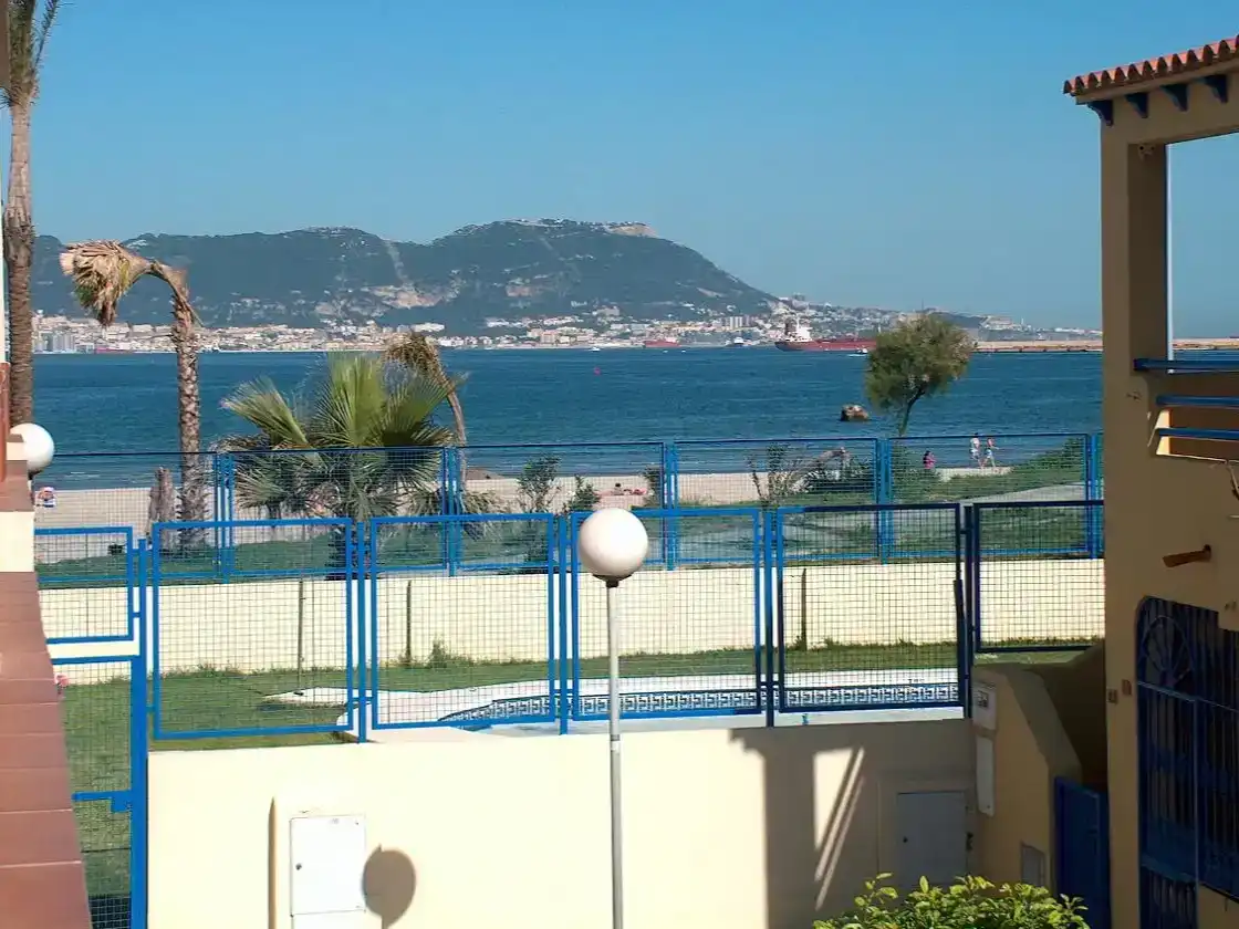 Piscina de Apartament de lloguer en Algeciras amb Piscina
