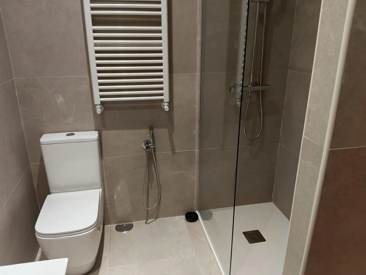 Bathroom of Flat for sale in San Lorenzo de El Escorial  with Heating