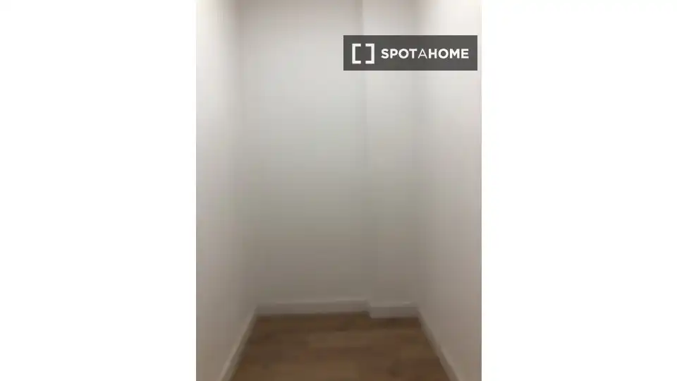 Habitación de Piso de alquiler en Madrid con Aire acondicionado, Calefacción y Amueblado