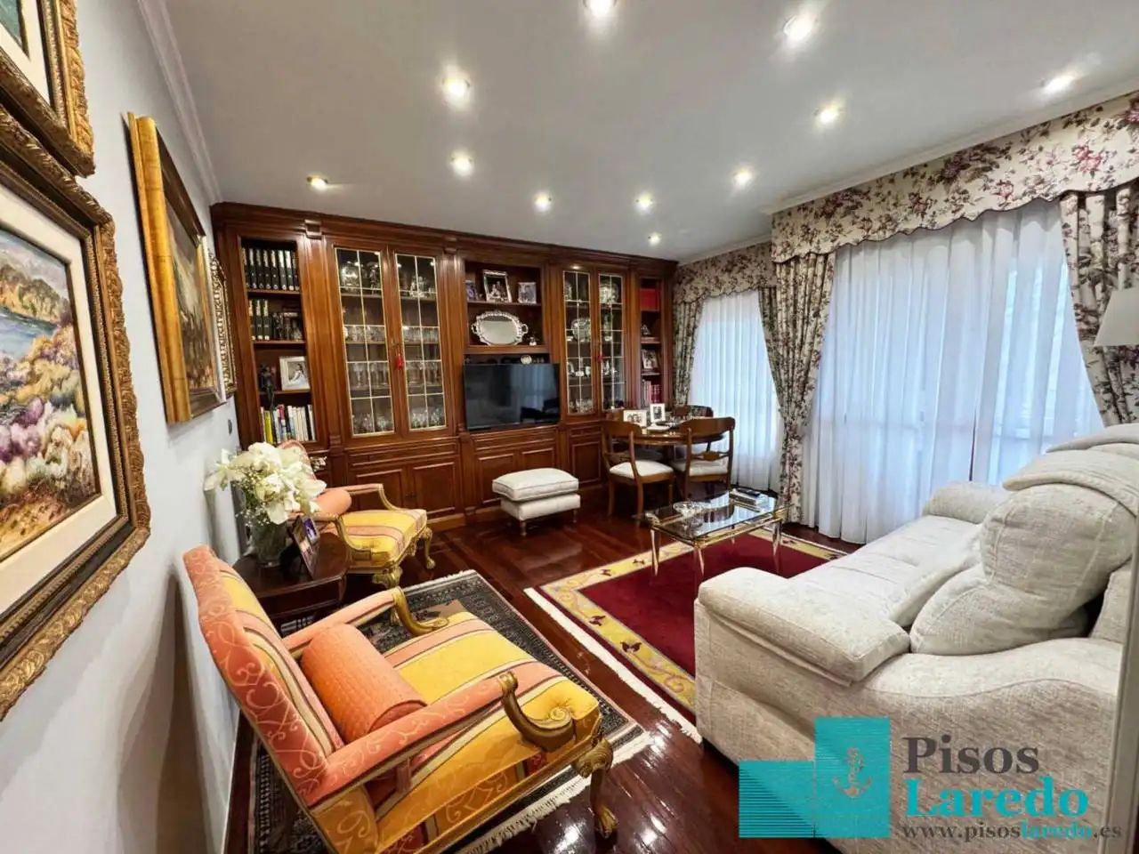 Flat for rent in Calle Marqués de Valdecilla, 8, Centro