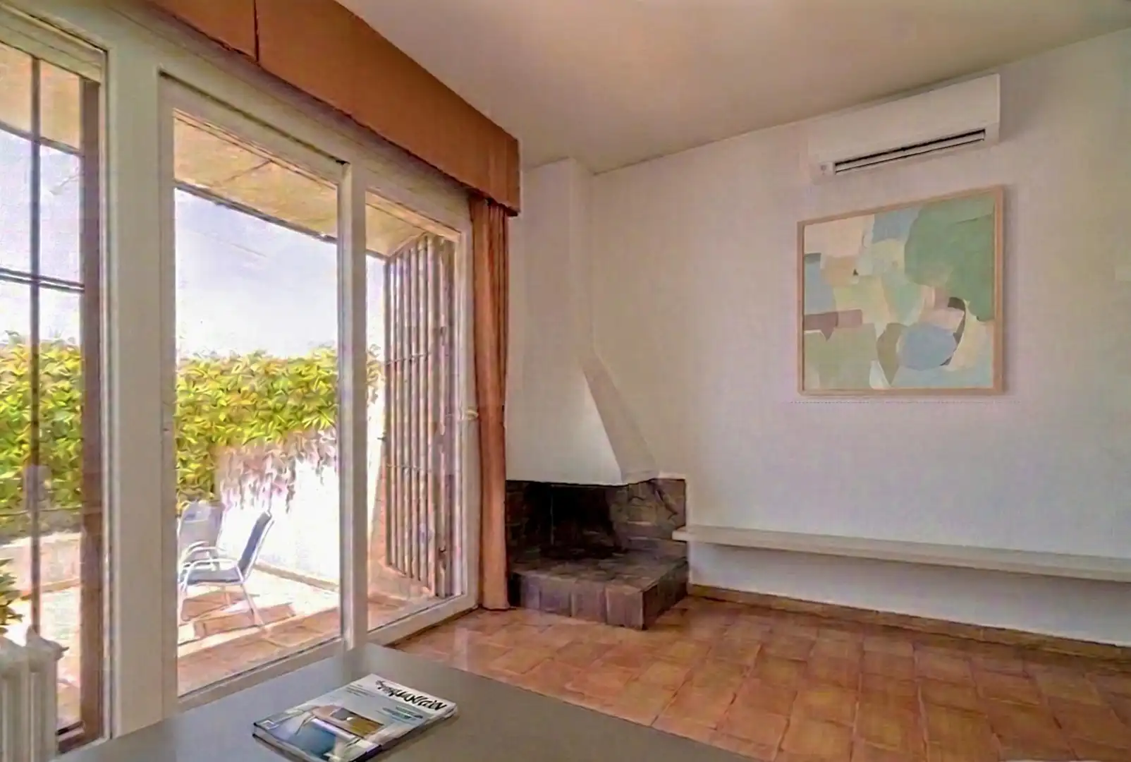 Sala de estar de Casa adosada en venta en Pozuelo de Alarcón con Aire acondicionado, Calefacción y Jardín privado