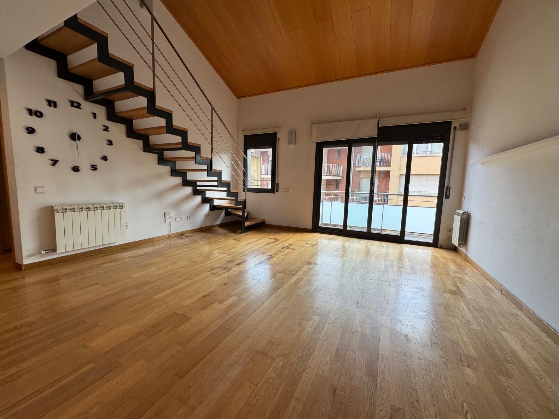 Sala d'estar de Dúplex en venda en Berga amb Parquet, Terrassa i Balcó