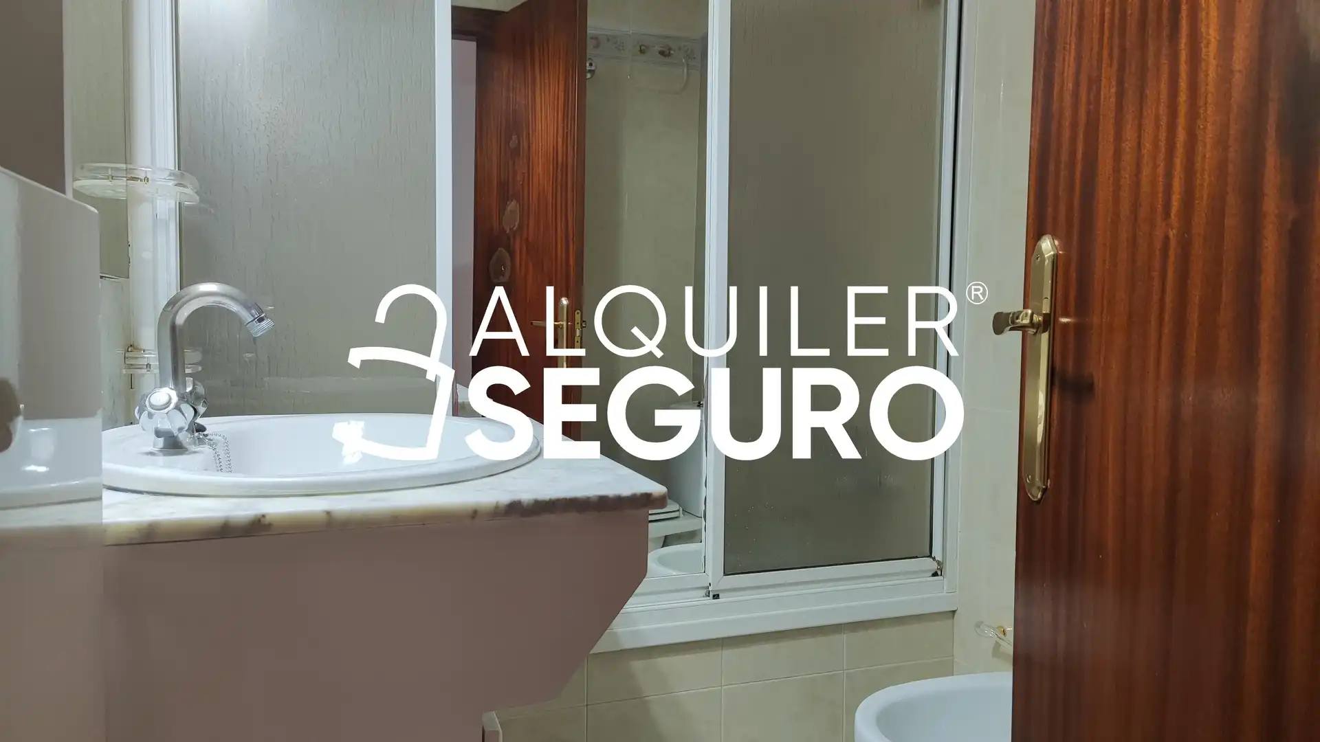 Bathroom of Flat for rent in Córdoba  with Air Conditioner and Furnished