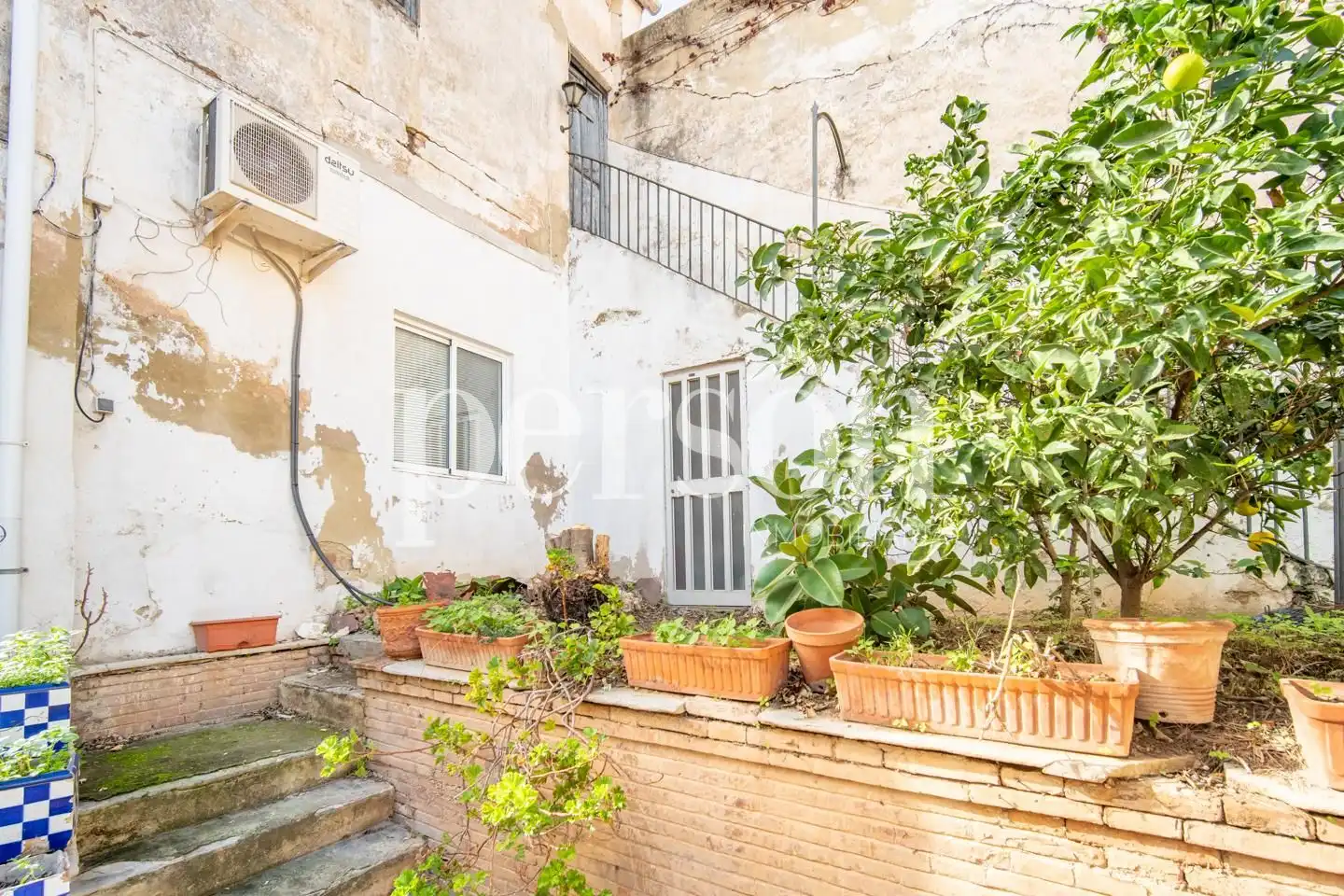 Vista exterior de Casa o xalet en venda en Rocafort amb Aire condicionat, Jardí privat i Terrassa