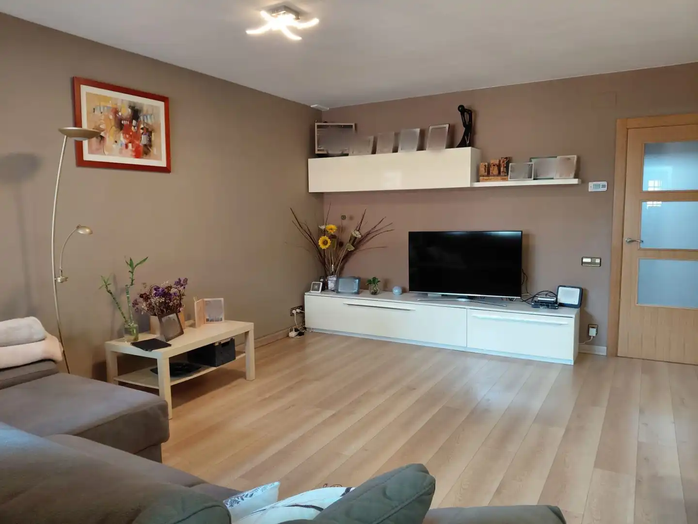 Sala d'estar de Casa adosada en venda en Parets del Vallès amb Aire condicionat, Calefacció i Piscina