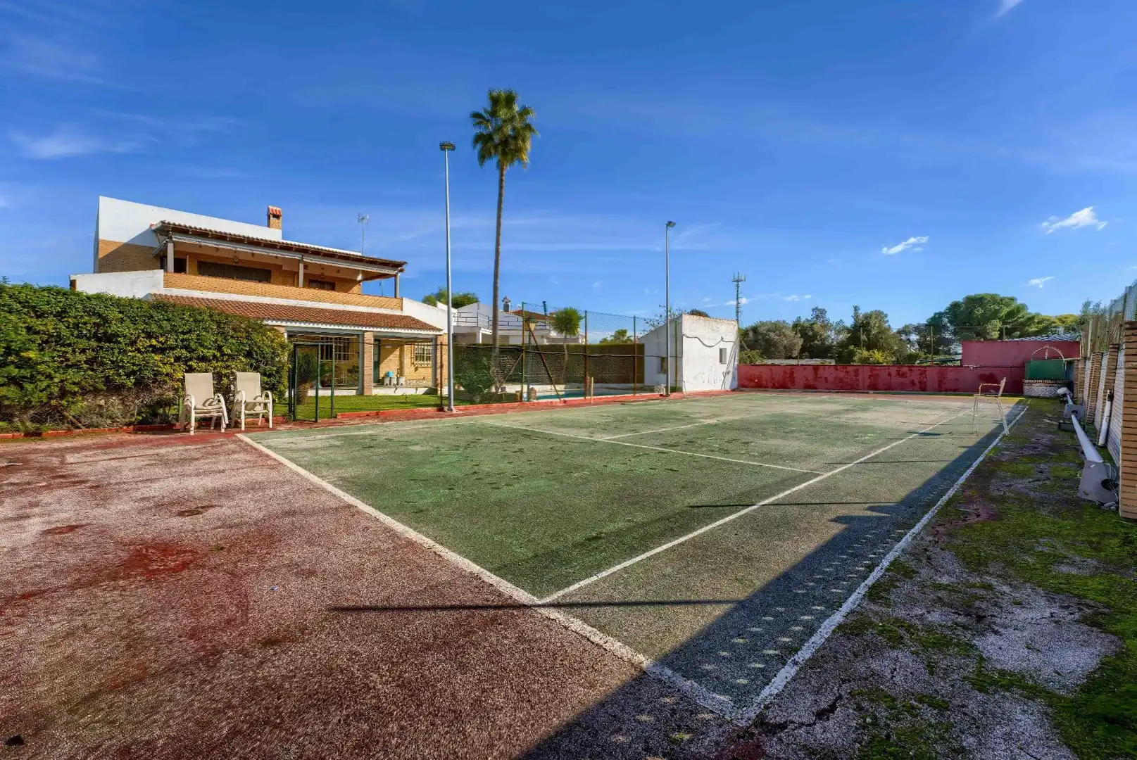 Vista exterior de Casa o xalet en venda en Espartinas amb Aire condicionat, Jardí privat i Terrassa