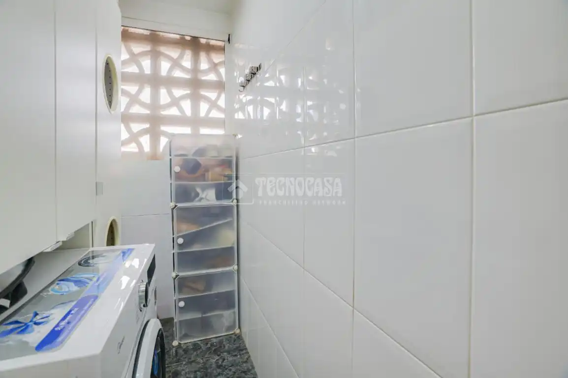 Bany de Pis en venda en Sabadell amb Aire condicionat