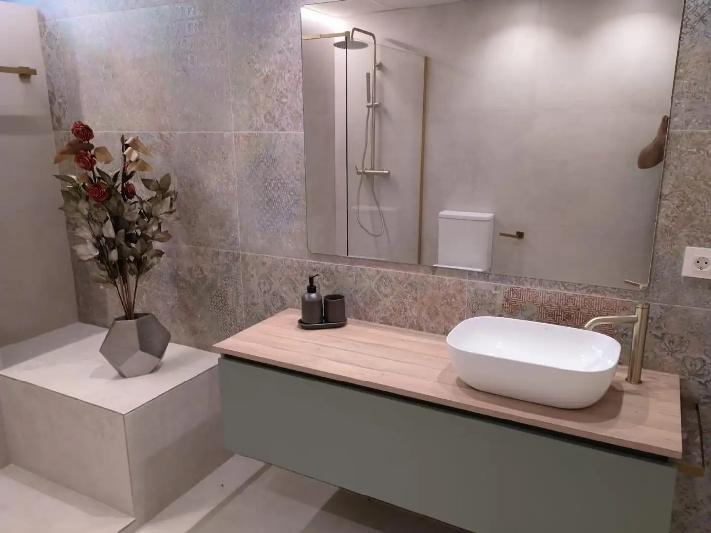 Badezimmer von Wohnung zur Miete in Marbella mit Klimaanlage, Heizung und Terrasse