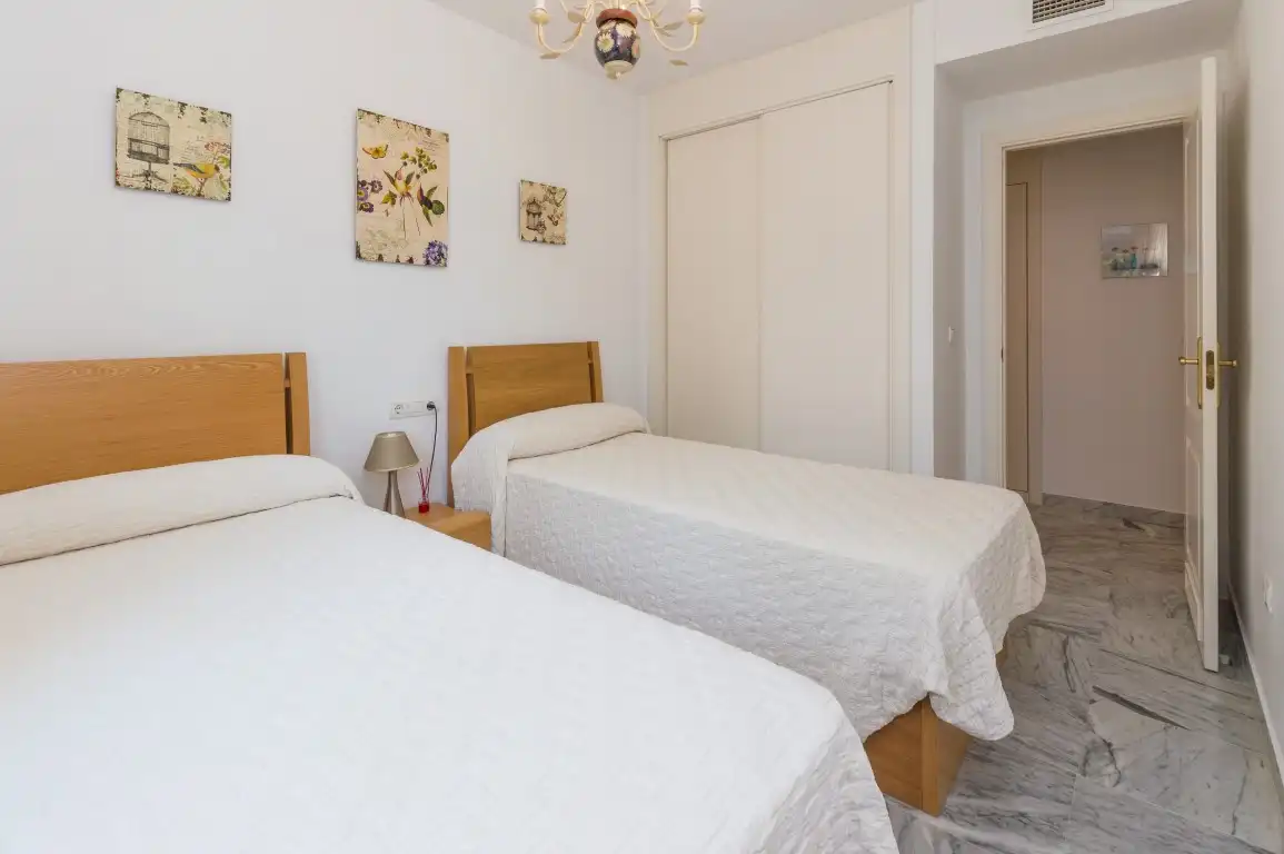 Habitación de Apartamento en venta en Marbella con Aire acondicionado, Terraza y Piscina