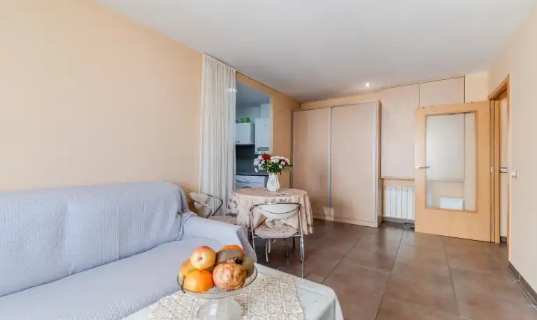Dormitori de Apartament en venda en Roses amb Calefacció i Moblat