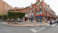 Vista exterior de Pis en venda en Alcalá de Henares amb Aire condicionat i Piscina