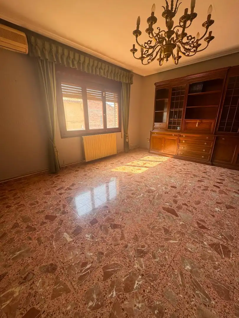 Sala de estar de Finca rústica en venta en Luceni con Aire acondicionado, Calefacción y Jardín privado