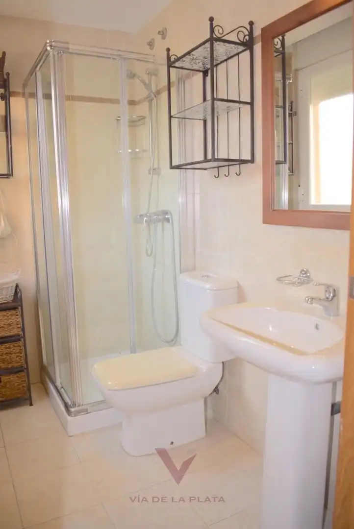 Baño de Casa adosada en venta en Monterrubio de Armuña con Calefacción, Jardín privado y Parquet